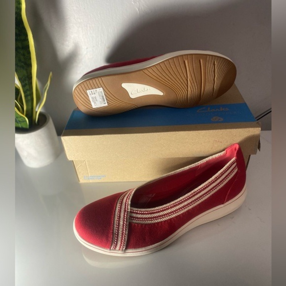 Clarks Cloudsteppers Red Slip On Loafers Flats Womens Shoes. Size 12N - Picture 2 of 4